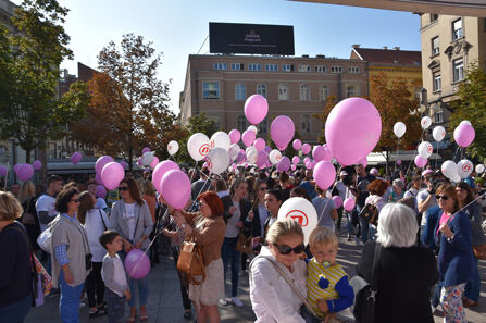 Puštanjem ružičastih balona za sve preminule od raka dojke, obilježen 17. Dan ružičaste vrpce