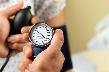 Teška hipertenzija povezana s upalom pluća u starijih osoba