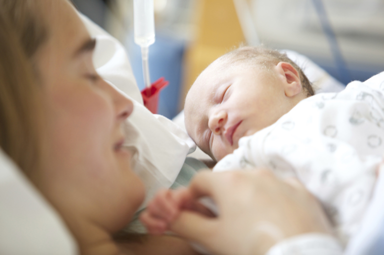 Dva čimbenika pri rođenju povećavaju rizik od razvoja pretilosti u djece