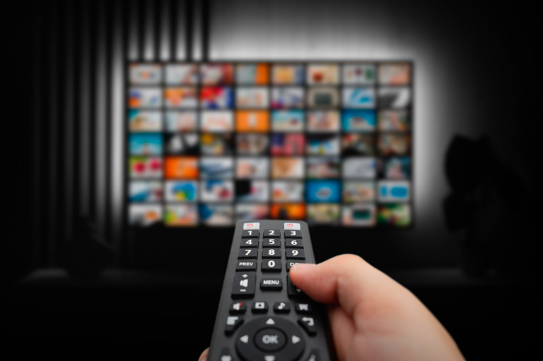 Gledanje televizije više od 4 sata dnevno povećava rizik od kognitivnog pada