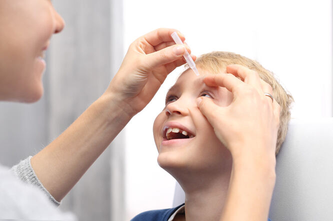 Kapi za oči mogu usporiti napredovanje kratkovidnosti kod djece