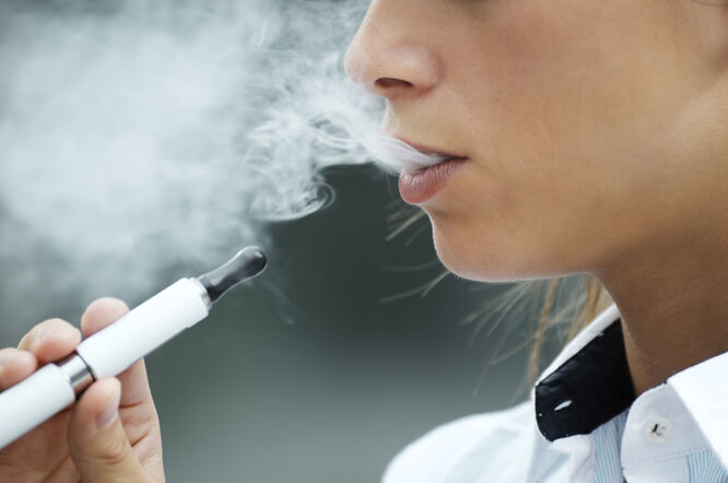 Kemikalije koje se koriste za okus e-cigareta mogu narušiti funkciju pluća