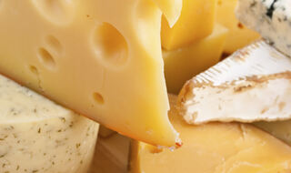 Konzumiranje sira i vrhnja s visokim udjelom masti povezano s nižim rizikom od demencije