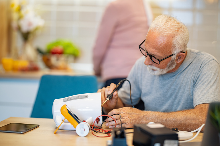 Kućanski poslovi povezani s boljim kognitivnim funkcijama kod starijih osoba
