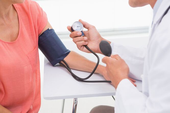 Kumulativne doze oralnih glukokortikoida povezane s povišenim krvnim tlakom