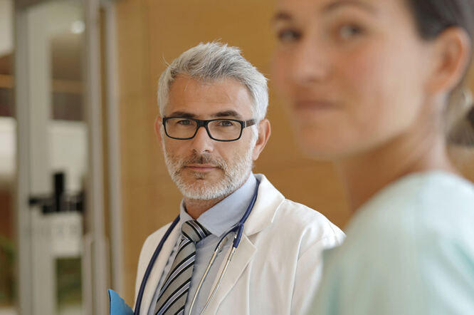 Neplodnost povezana s ozbiljnijim simptomima menopauze u srednjim godinama