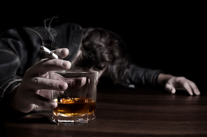 Pušenje i unos alkohola povezani sa senilnom makularnom degeneracijom