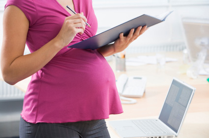 Stajanje na poslu tijekom trudnoće može negativno utjecati na razvoj djeteta