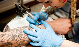 Tinta za tetovaže mijenja imunološke stanice i slabi neke odgovore na cjepivo