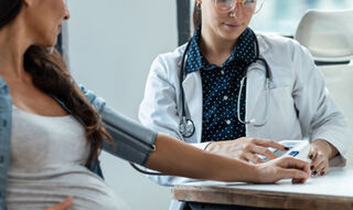 Viši krvni tlak majke u trudnoći povezan s povećanim rizikom od komplikacija u trudnoći